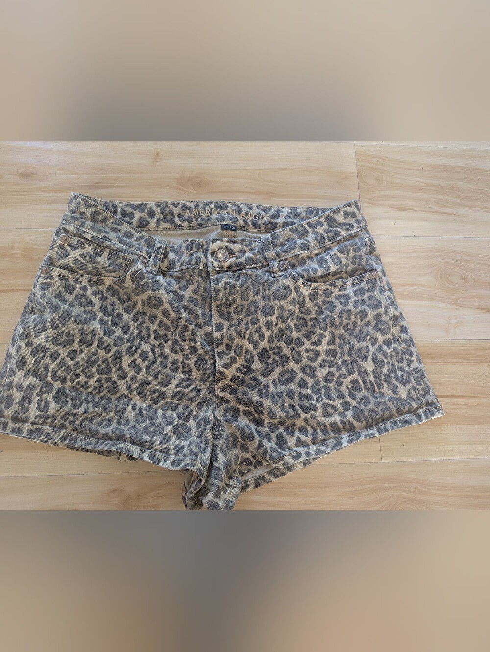 American Eagle Outfitters Beige and Gray Leopard Print Shorts Sz 6 Mini Micro